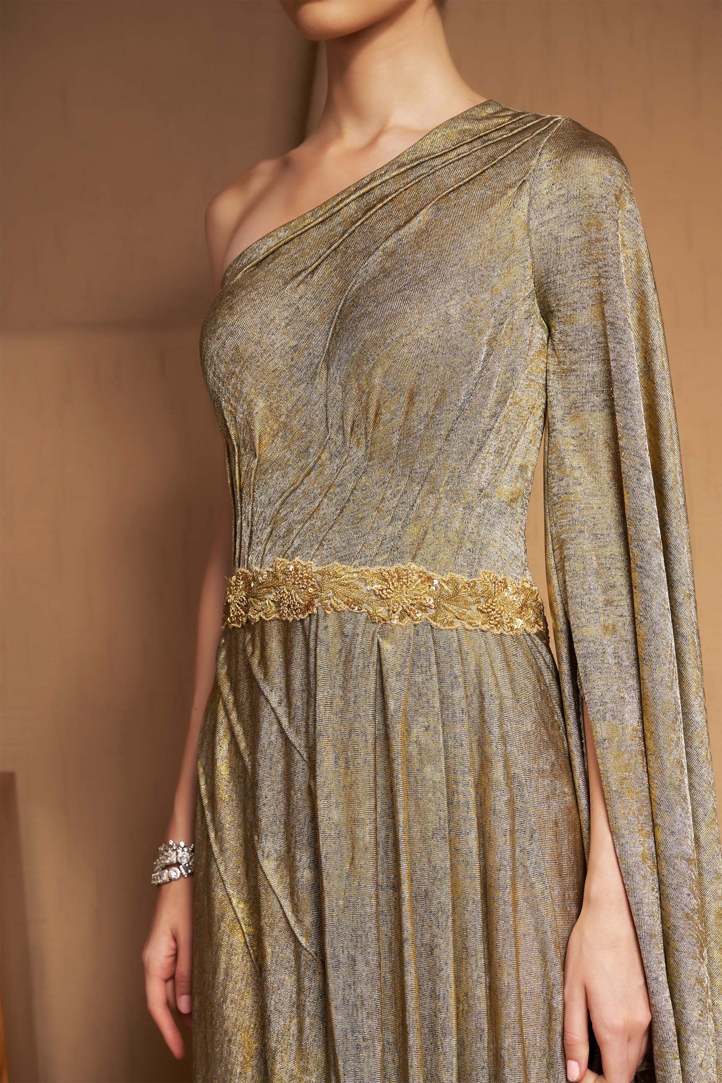 ARIA GOWN GOLD